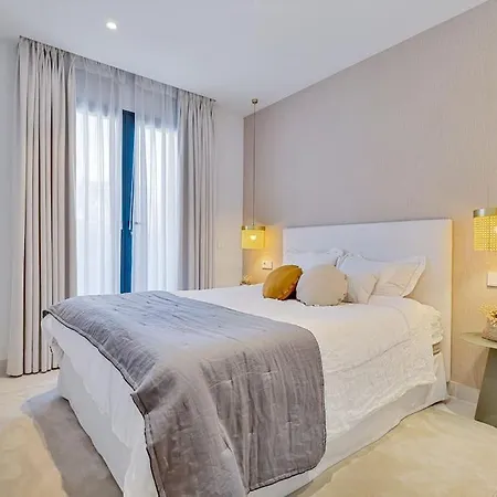 Beautiful Deluxe Garden Apartment Fuengirola