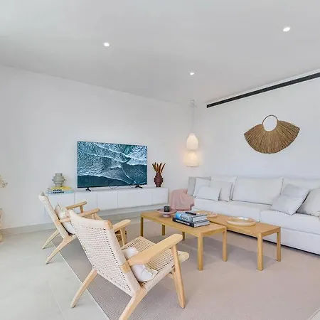 Beautiful Deluxe Garden Apartment Fuengirola